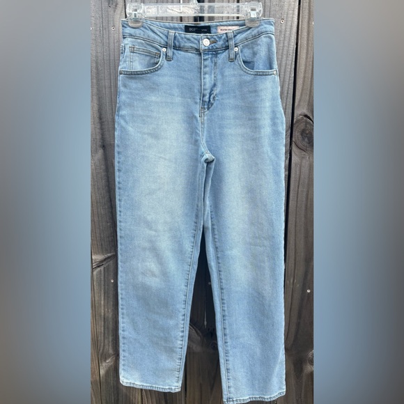 BCBGENERATION Skater Straight 5 Pocket Button Zipper Closure Women’s Jeans Size - Picture 1 of 3